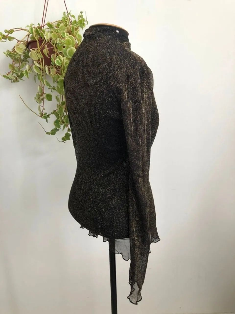 Blusa lurex preta e dourada - Foto 3