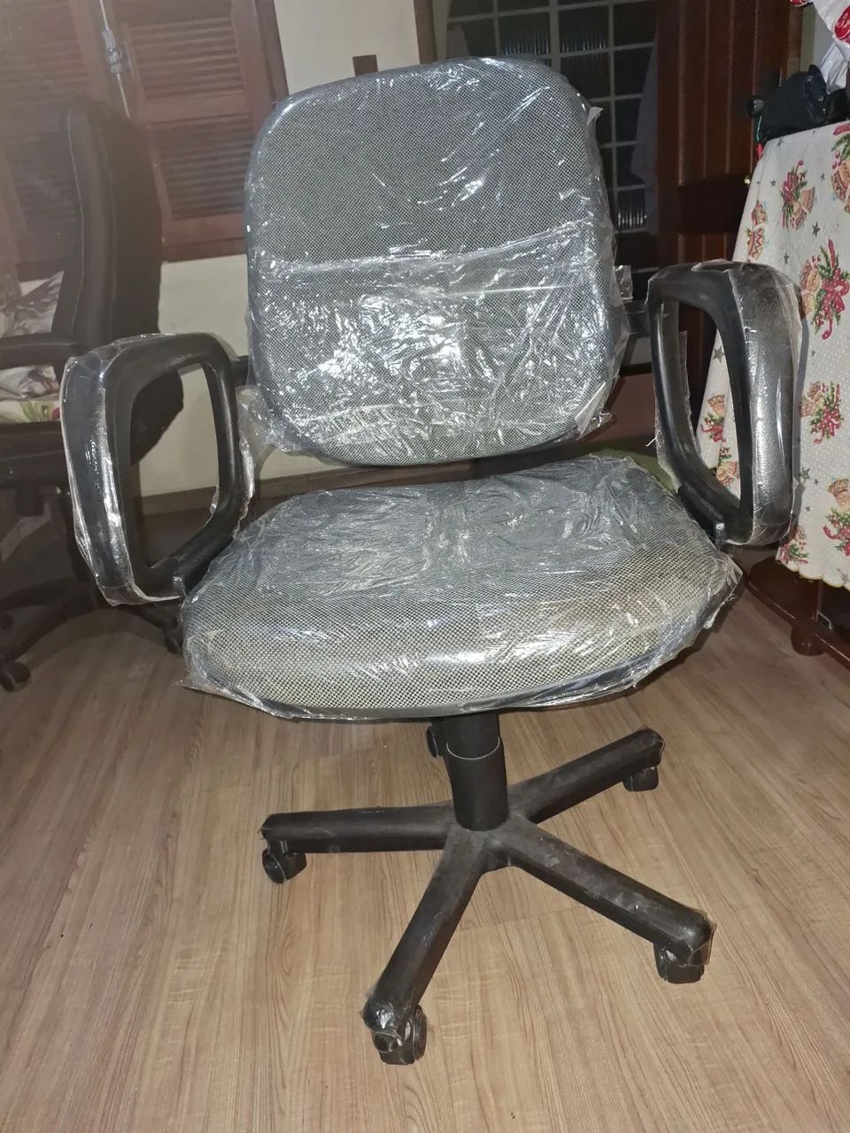 Cadeira de Escritório Giratória Preta - Foto 5