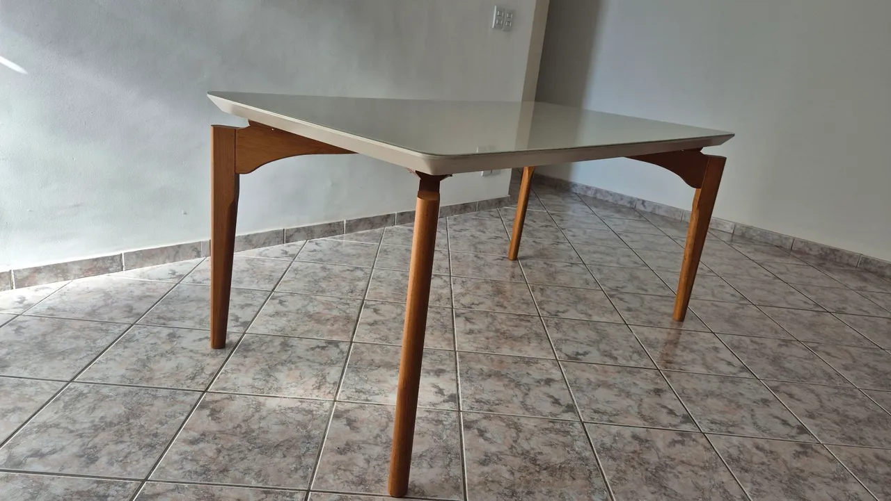 Mesa de Jantar Com Design Moderno