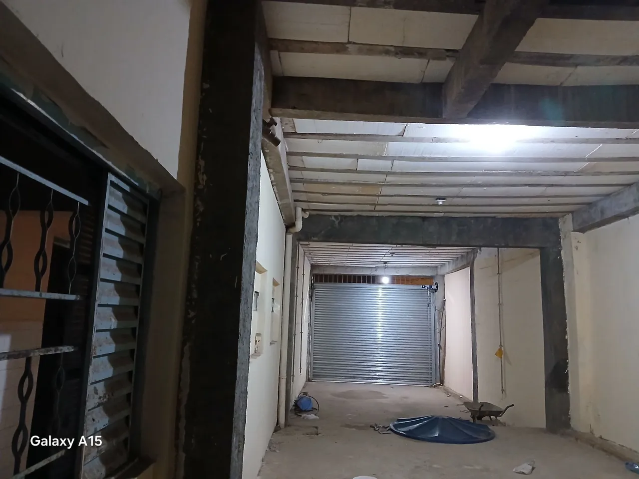 Salão Comercial com porta automática