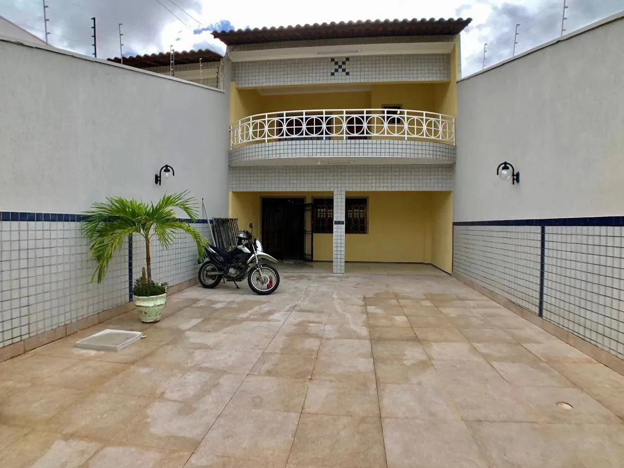 Casa Duplex com piscina à venda na Sapiranga de 205m² e 4 suítes R$ 760.000