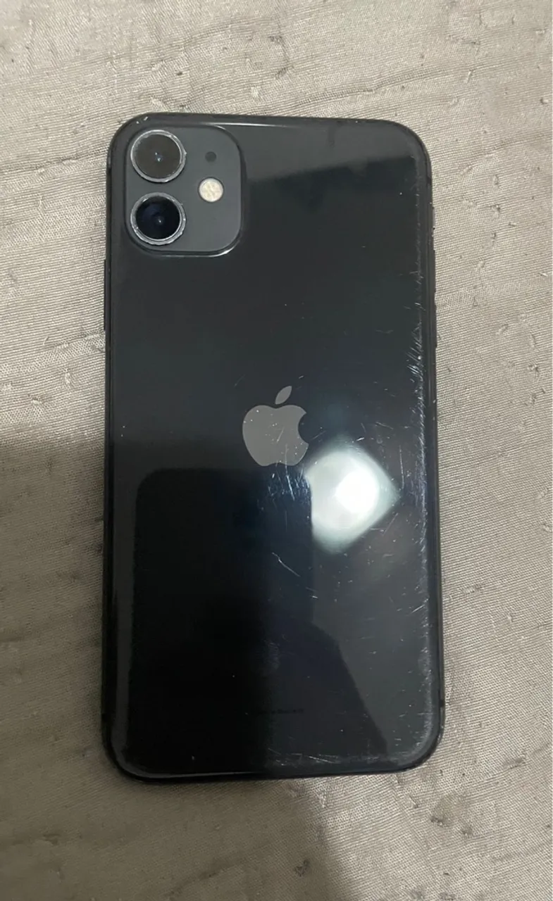 Vende-se iPhone 11, em ótimo estado, barato pra vender logo *