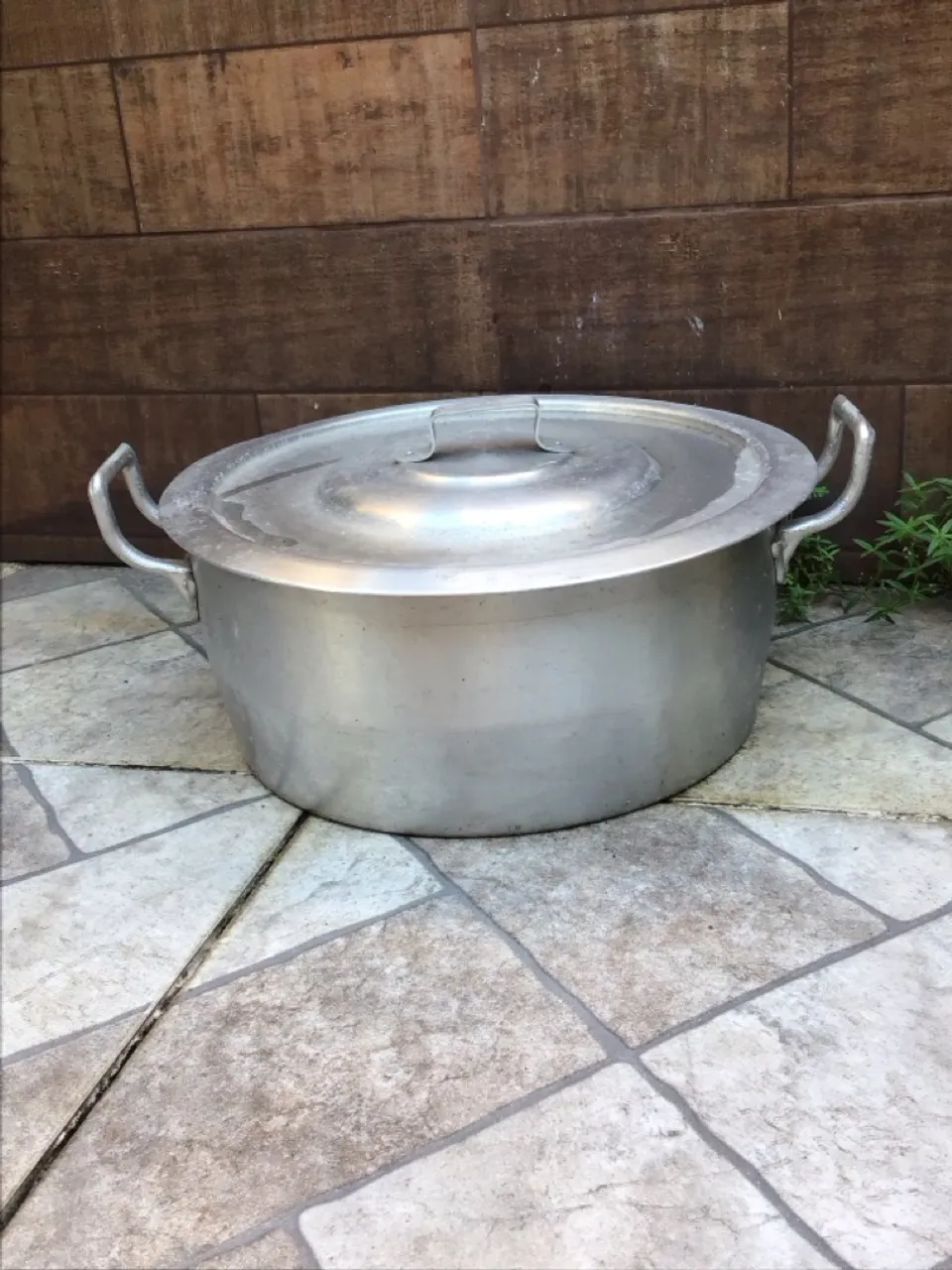 Panela Grande com Tampa - Perfeita para suas receitas!
