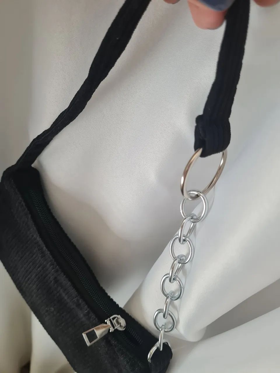 Bolsa de mão preta com corrente prata - Foto 2