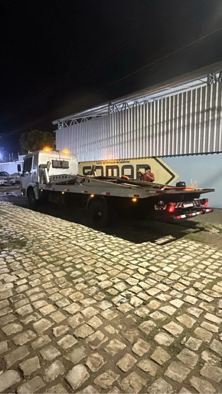 Caminhão Agrale 9200 com plataforma leva 3 veículos *87) - Foto 2