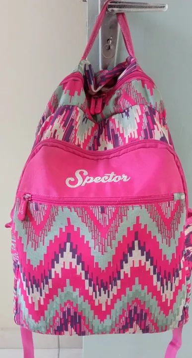 Mochila Spector muito resistente e espaçosa