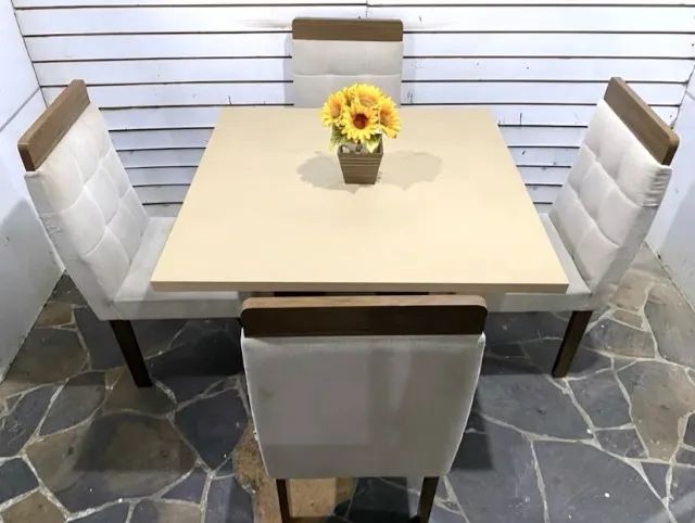Mesa tampo Mdf 1x1m bege com 4 cadeiras suede bege - Foto 2