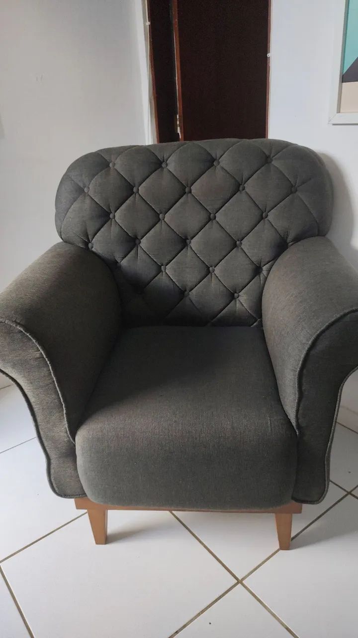 Poltrona em Linho e pés de madeira. - Foto 4