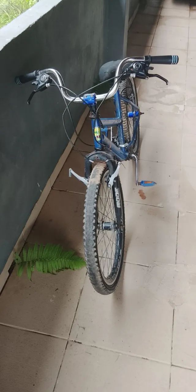 Vender-se bicicleta muito bom , poder chamar contato whatsapp *, só débito - Foto 2