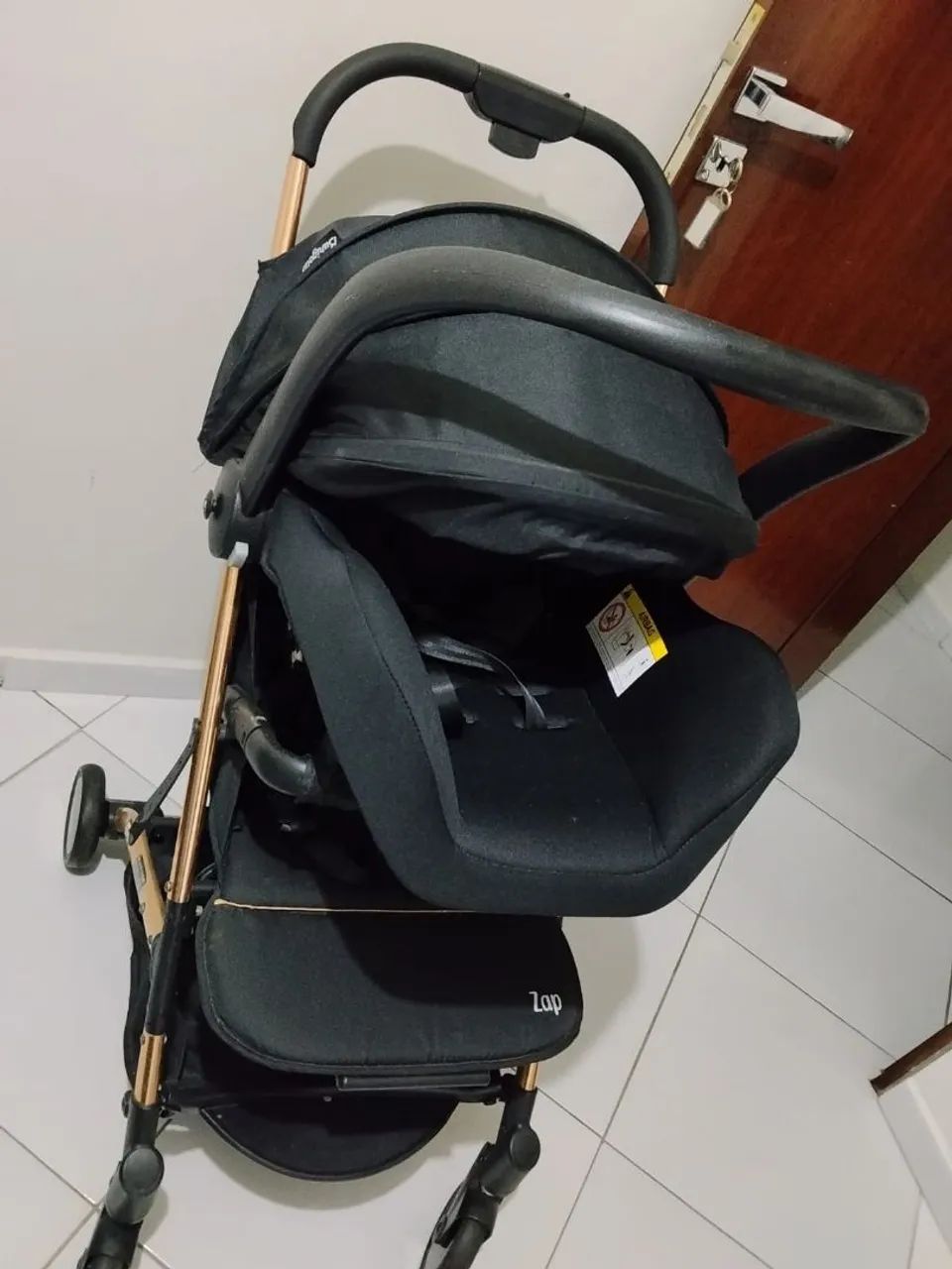 Carrinho de bebê + bebê conforto 