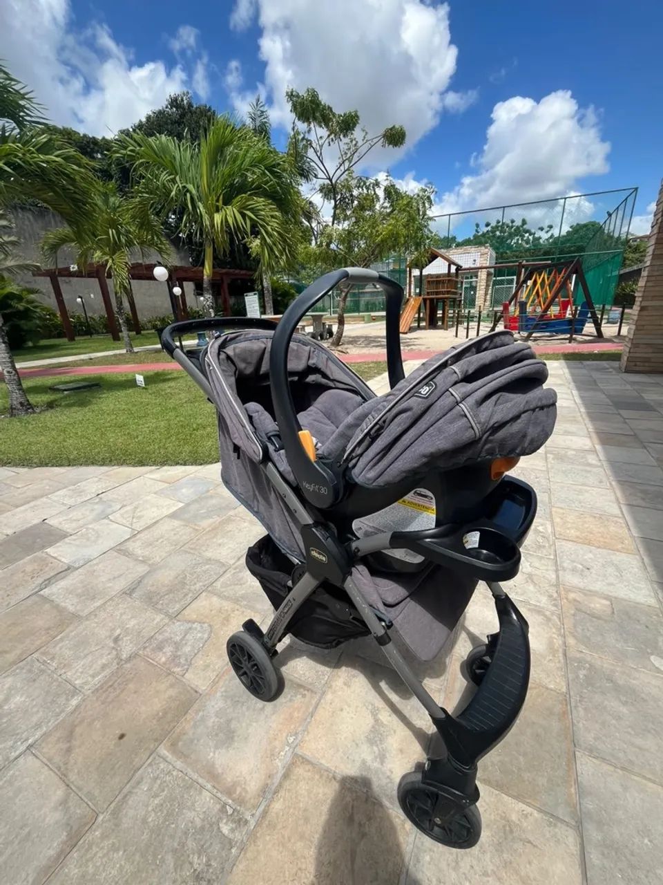 Carrinho Chicco Mini Bravo Plus Travel System com Bebê Conforto e Base