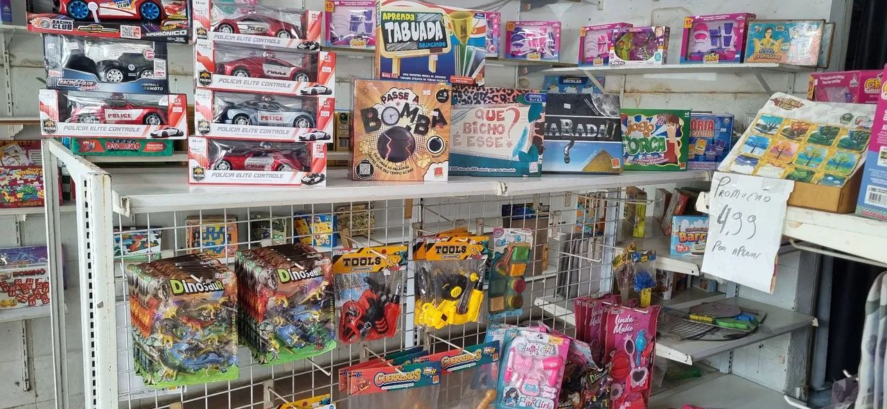 Vendo qualquer mercadoria para lojista com 60% de desconto.  Estamos fechando a loja - Foto 2
