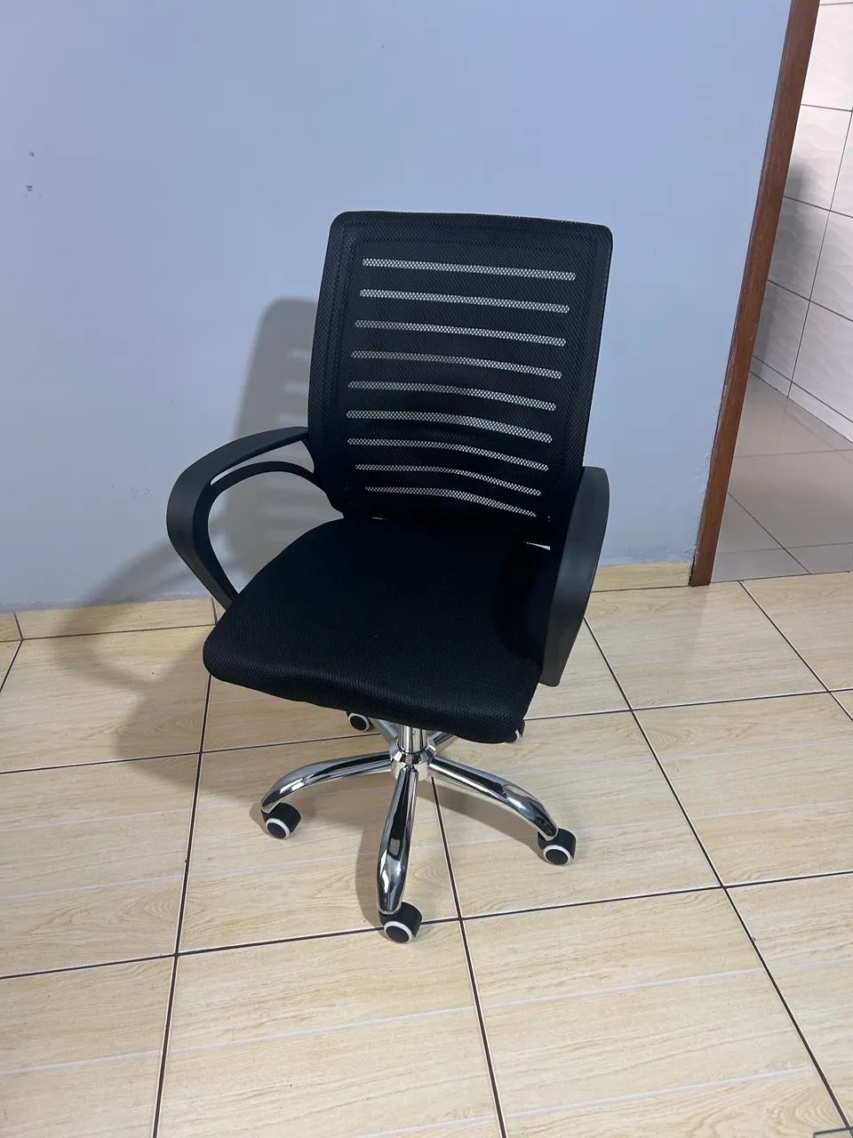 Cadeira de escritório nova  - Foto 3