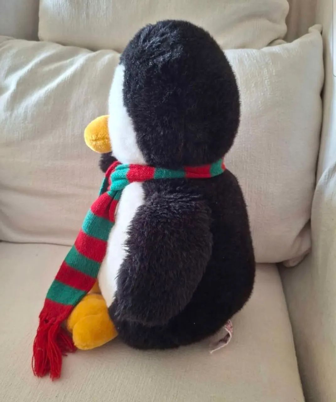 Pinguim de Pelúcia com Cachecol - 35 cm - Foto 2