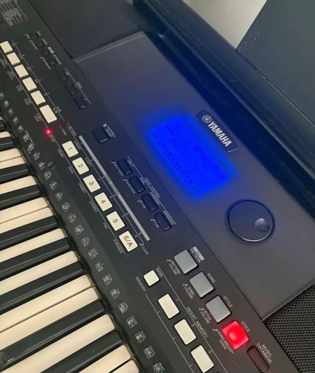 Teclado Yamaha  PSR-E433- Excelente estado - Foto 2