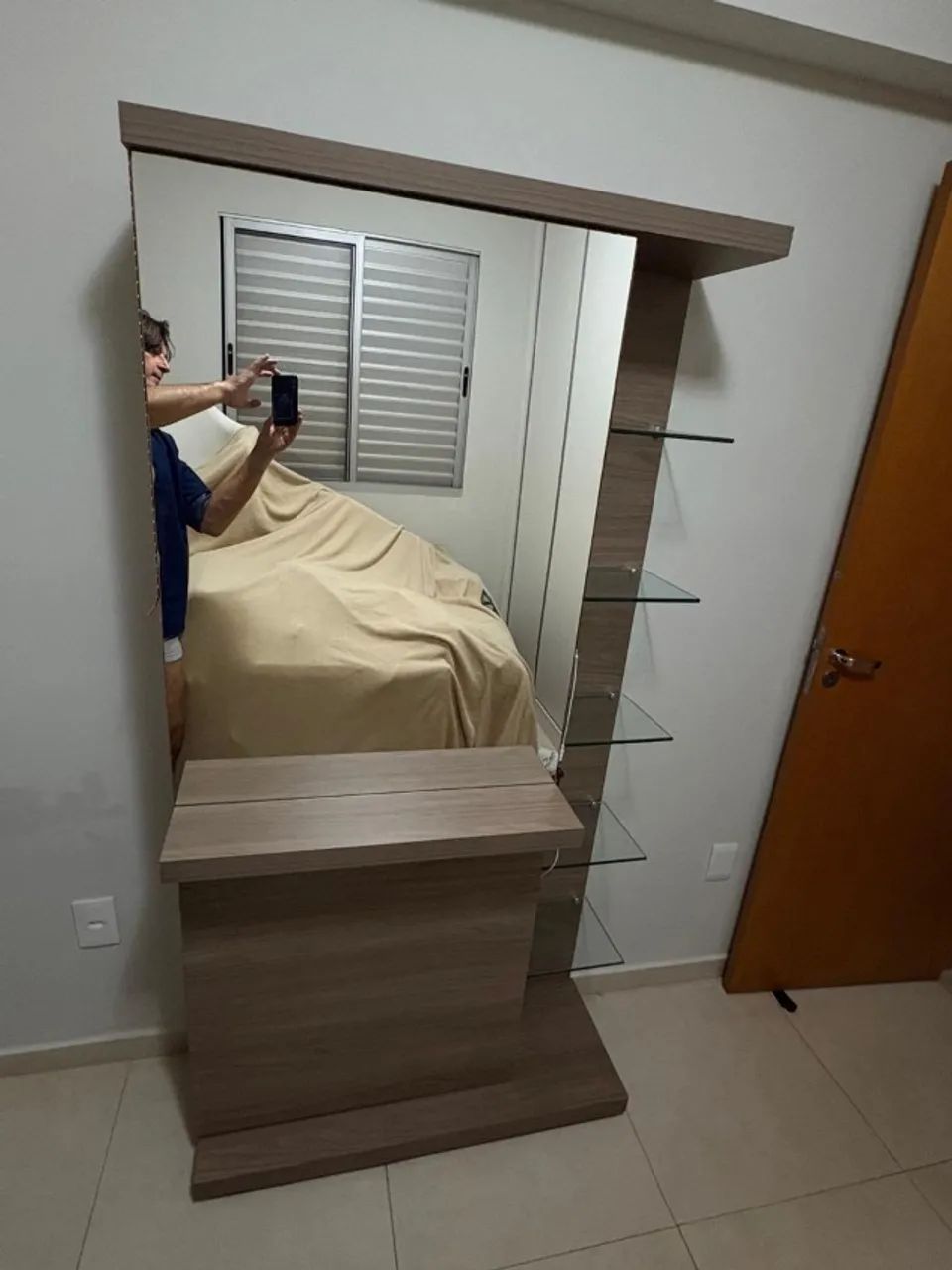 Penteadeira Camarim Moderna com LED e Prateleiras de Vidro - Foto 3