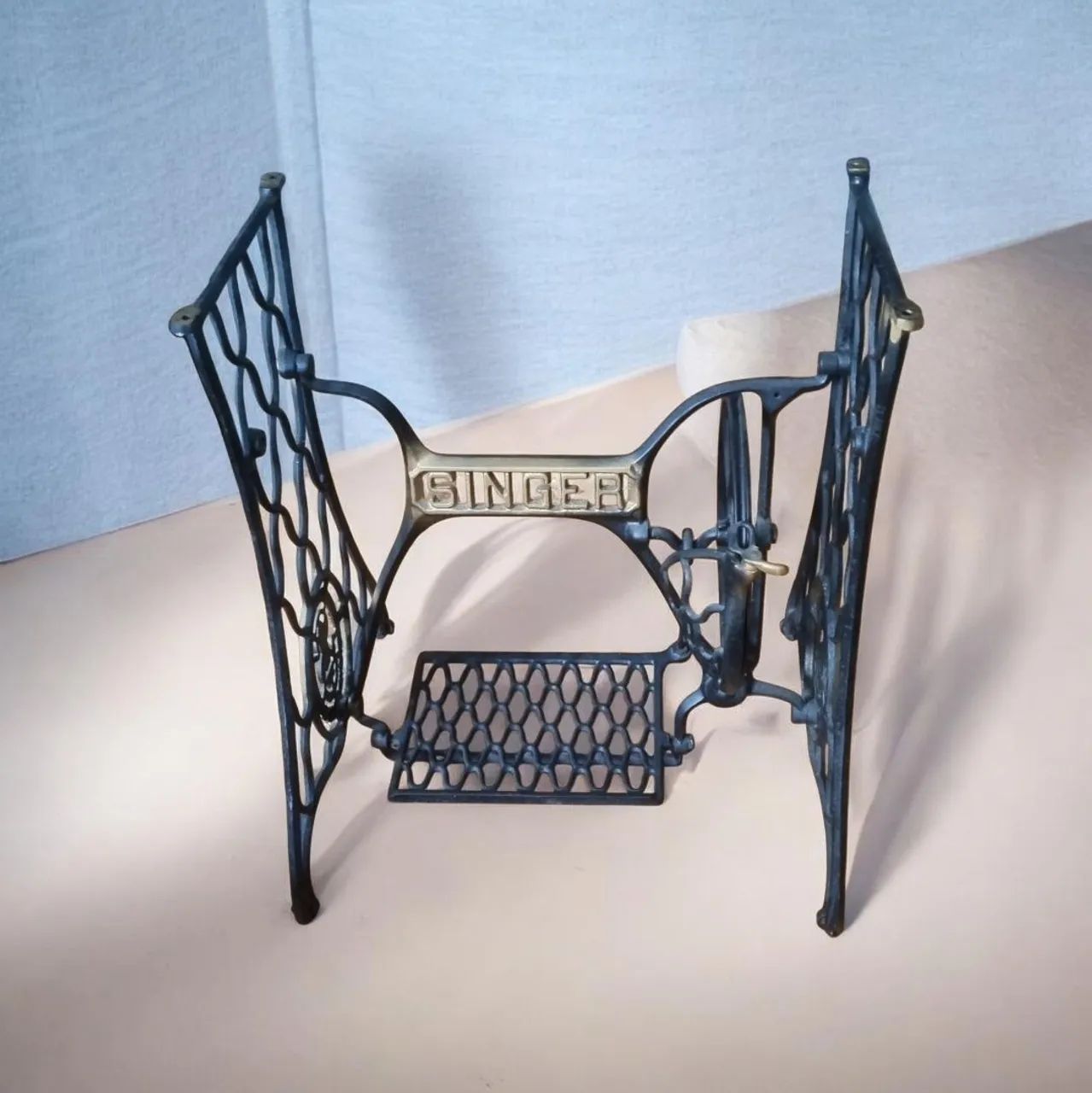 Base Máquina Singer Antiga Restaurada - Modelo Aranha | Peça Decorativa Premium - Foto 2