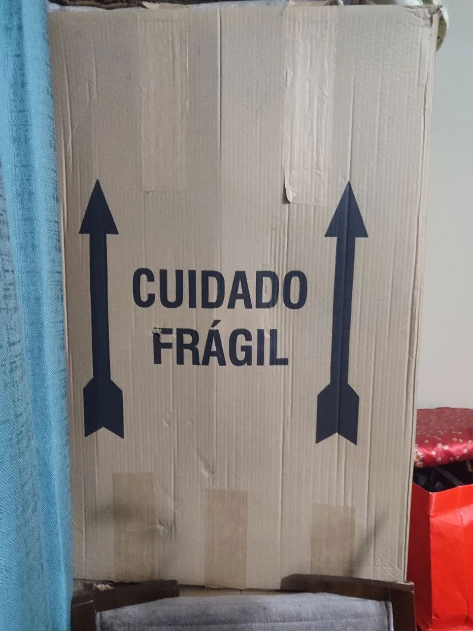 04 Cadeiras em Courissimo Cinza - Ainda nas caixas sem montar - Foto 3