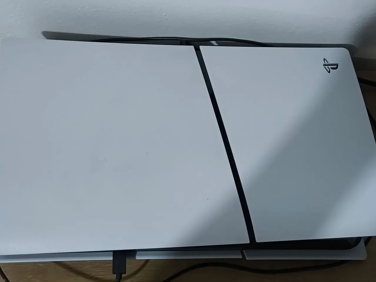 Ps5 com 2 controles+ monitor de 27 polegadas  - Foto 2
