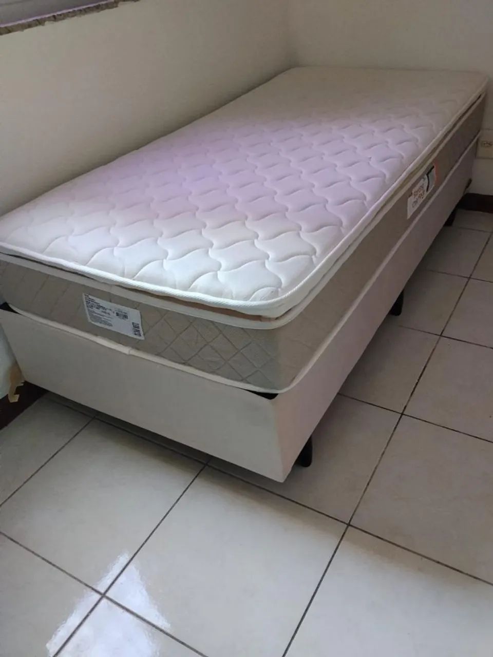 Vende cama com colchão D45