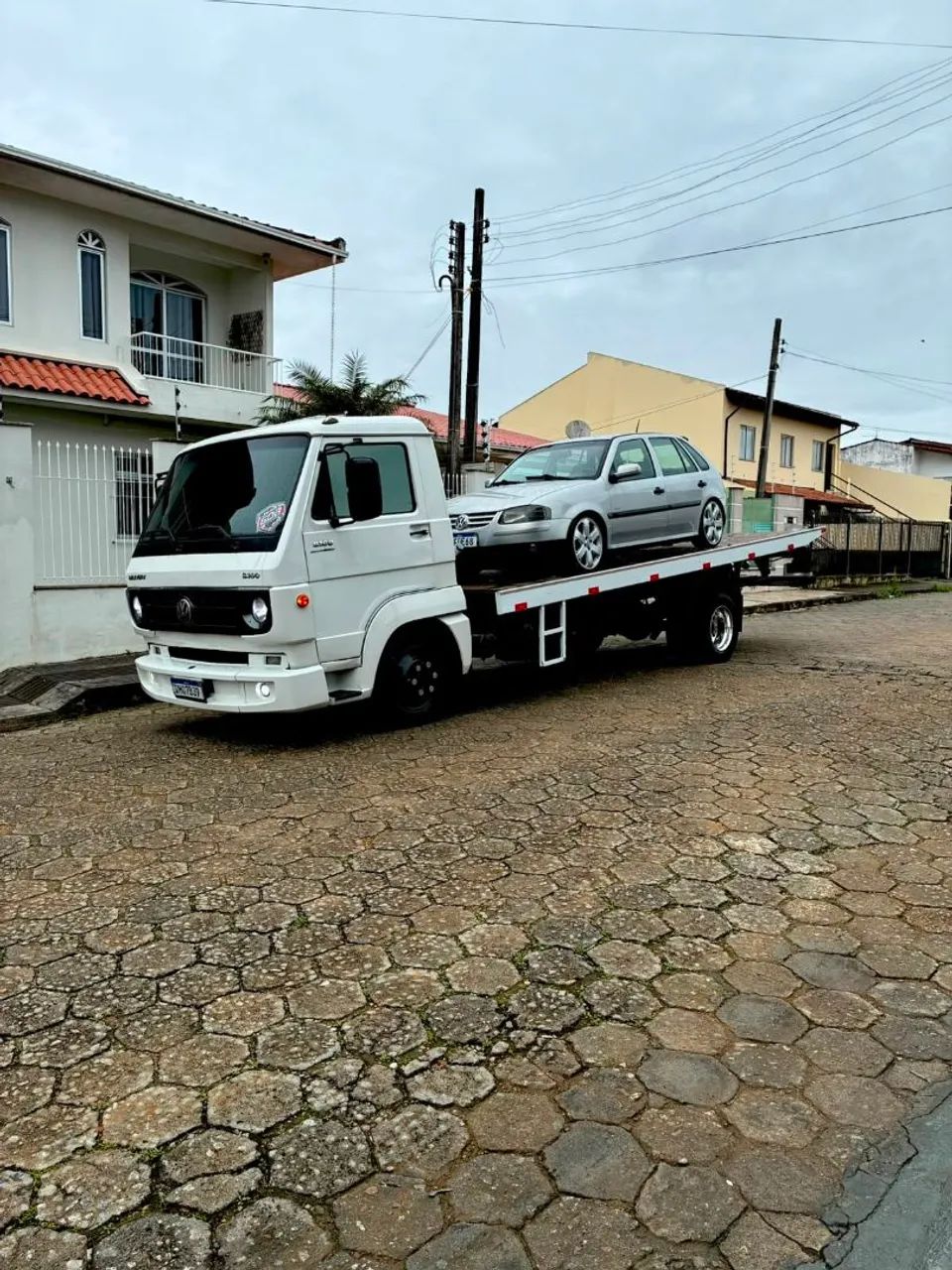 Caminhão Plataforma guincho 