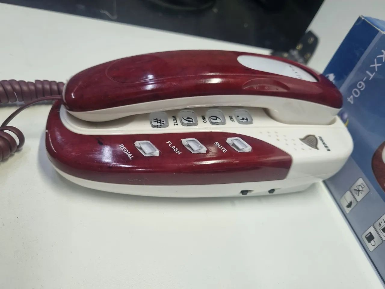 Telefone de parede antigo na caixa - Foto 3