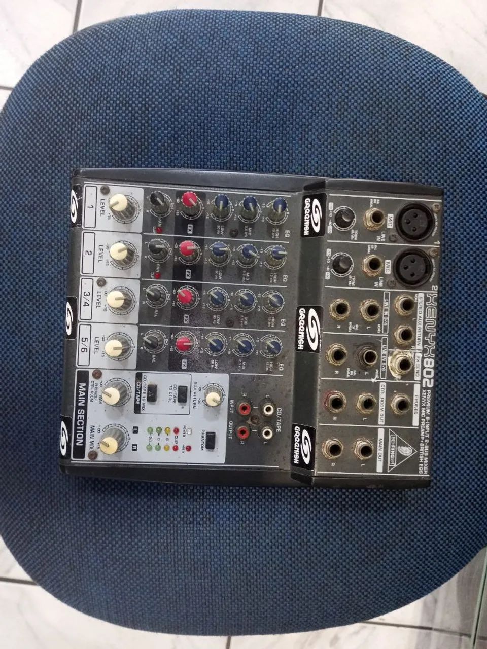 VENDO MESA BEHRINGER 