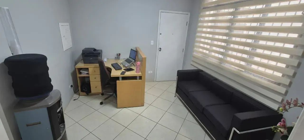 Conjunto Comercial com 2 amplas salas MOBILIADAS COM AR CONDICIONADO, banheiro privativo