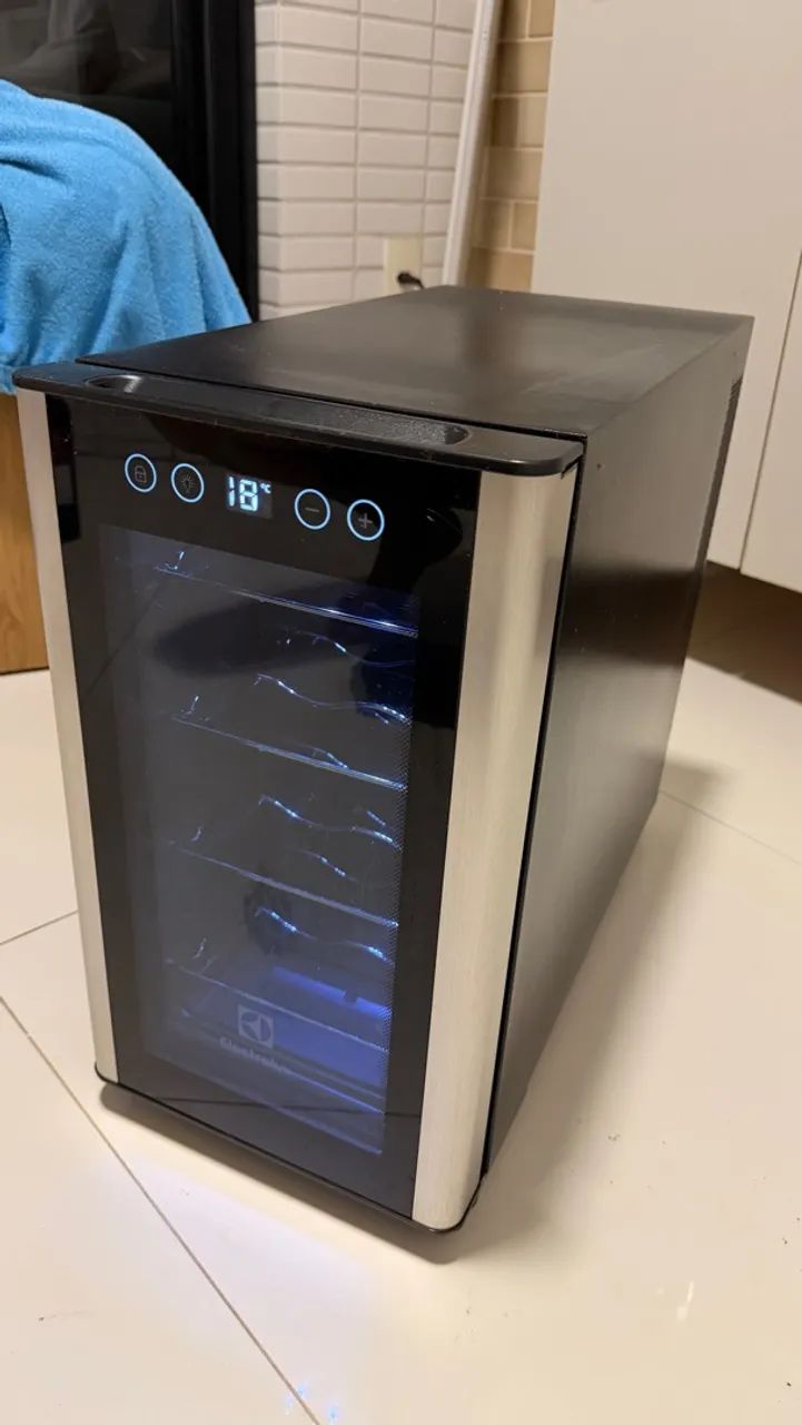 Adega para 8 vinhos Eletrolux  - Foto 3