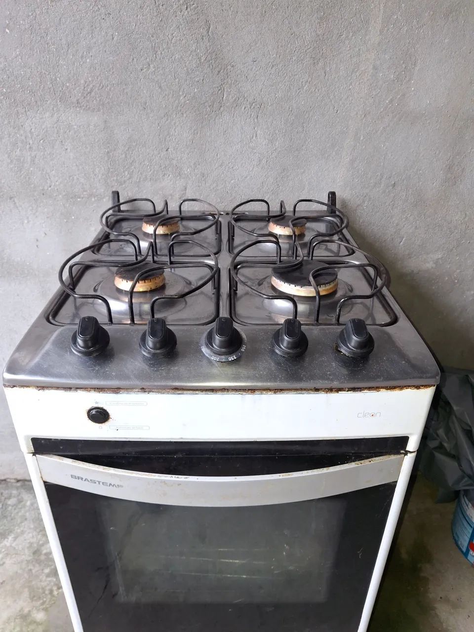Vende-se esse fogão usado da Brastemp 