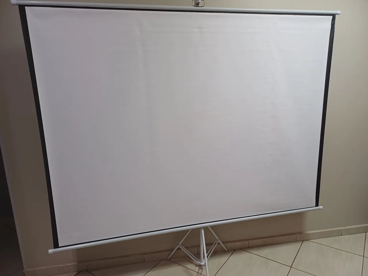 Aluguel de Tela e tripé  - Foto 3