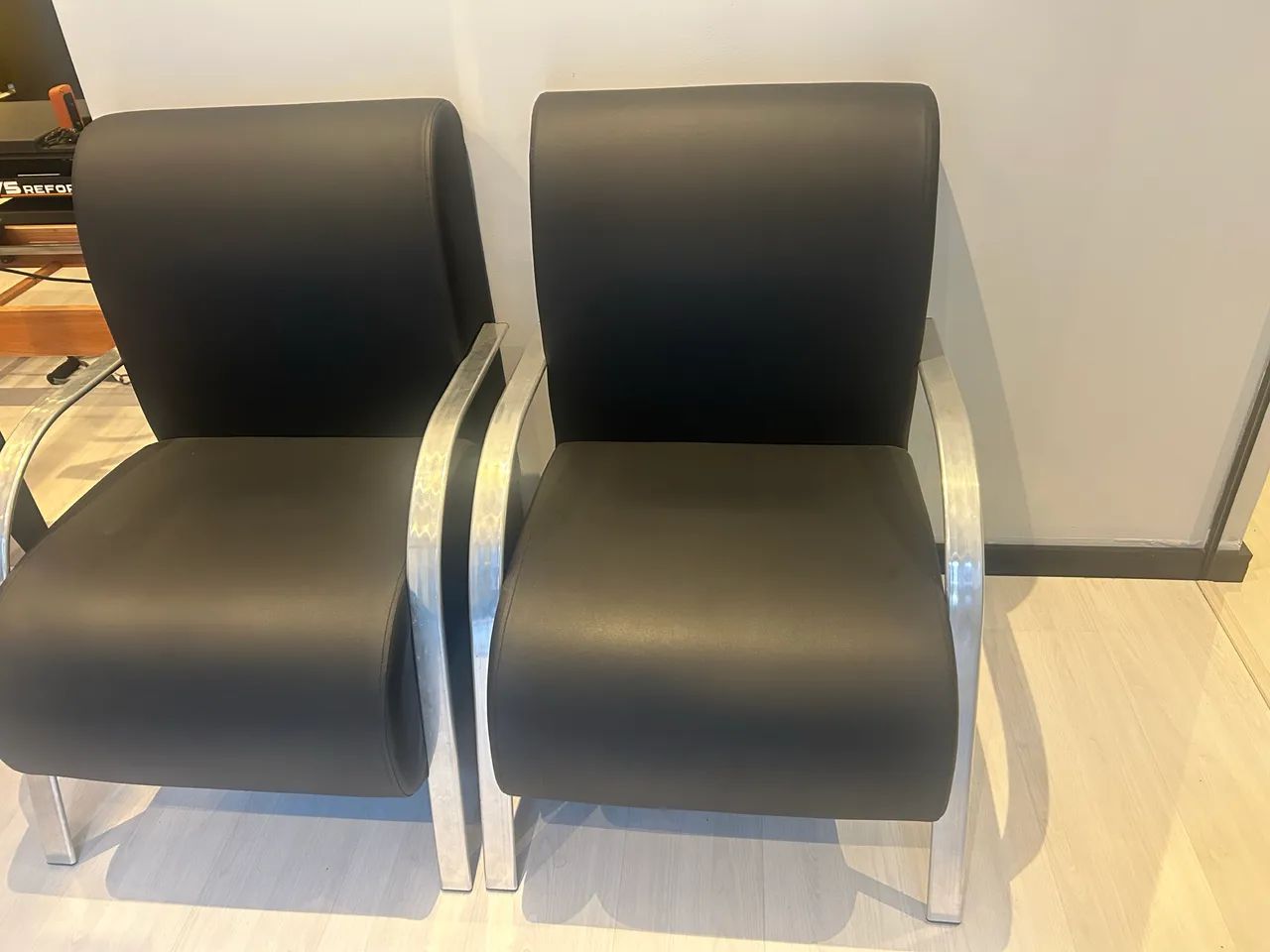 4 Poltronas pretas reforçadas  - Foto 3