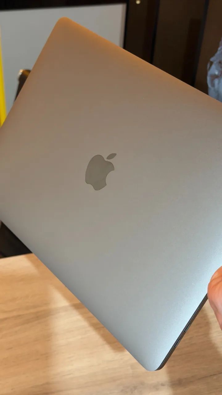MacBook Pro 2017 | 16GB Ram | Intel Core i7 | 256GB SSD | TouchBar