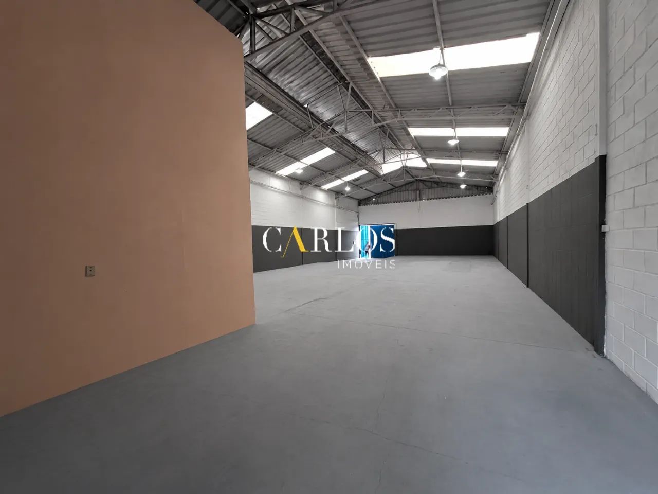 Galpão com entrada por duas ruas - Foto 4