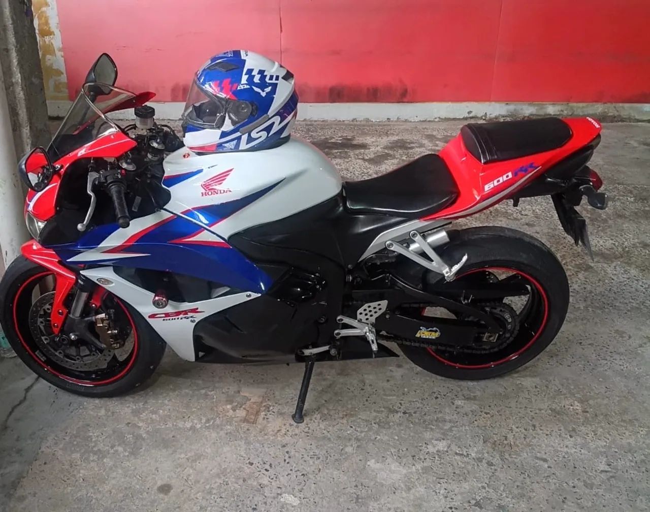 Linda CBR 600RR - Foto 3