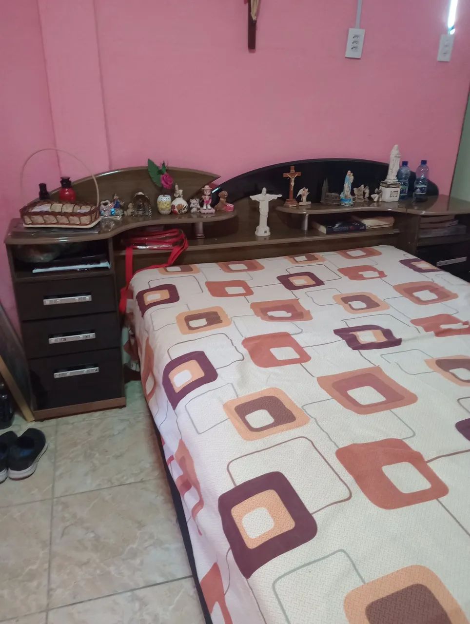 Cama casal e base de madeira em Maracanaú 