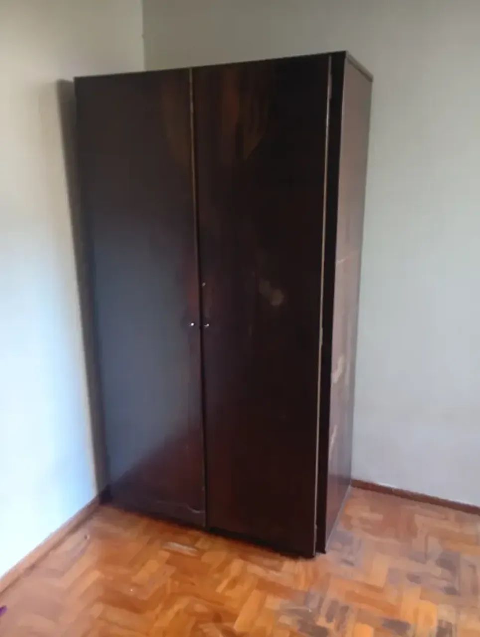 Armário duas portas em madeira