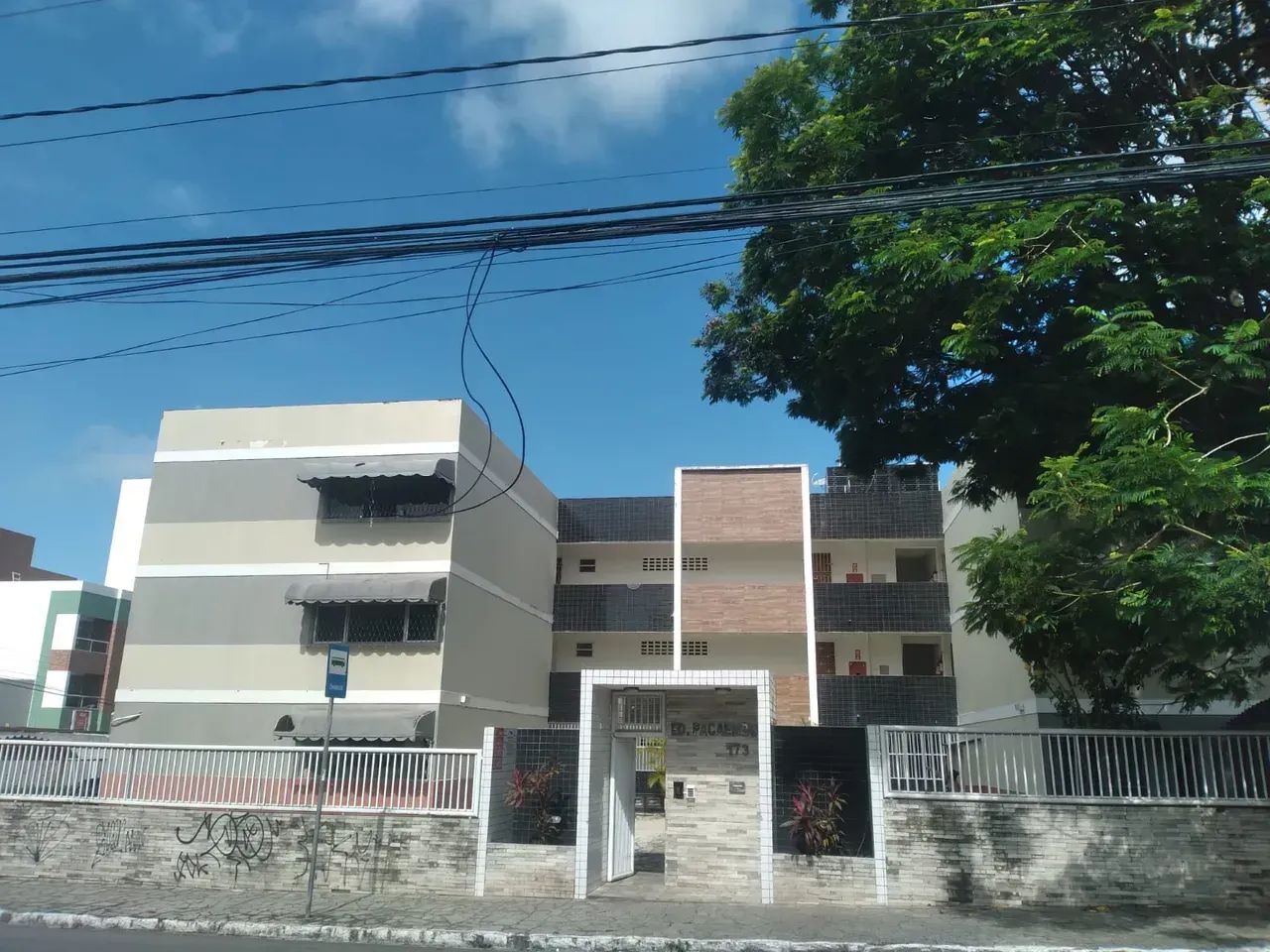 Apartamento nos Bancários, primeiro andar , Varanda e garagem coberta