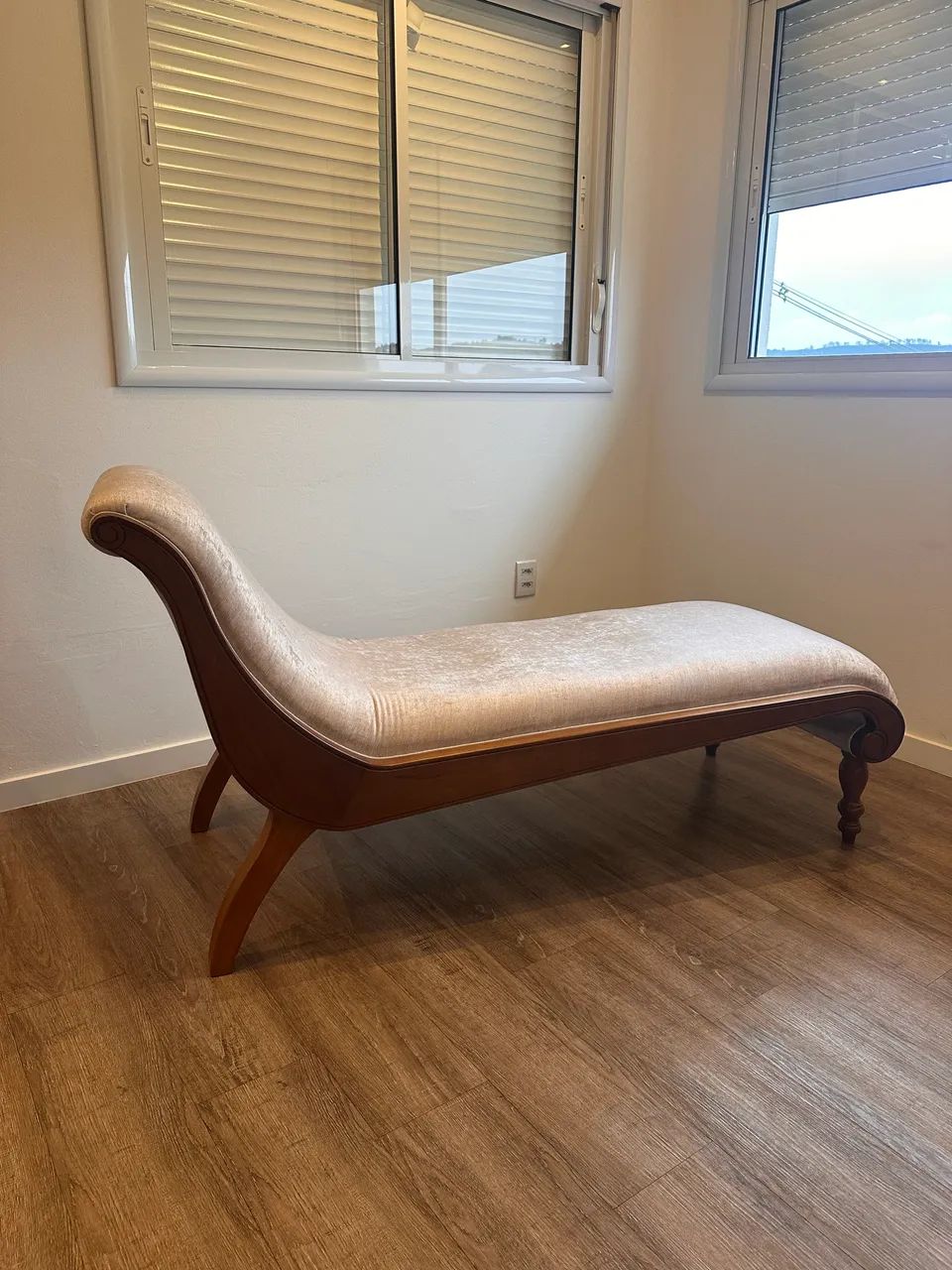 Chaise Longue / Divã Clássico em Madeira - 1,50 m - Excelente Estado - Foto 4