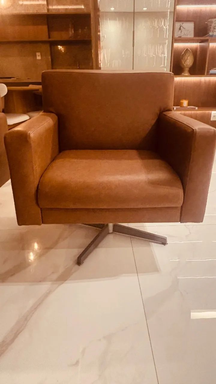 2 poltronas giratórias em couro - Foto 2
