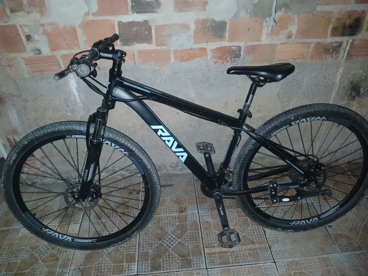 MTB RAVA ARO 29 COM DETALHE AZUL FREIO A DISCO  - Foto 3
