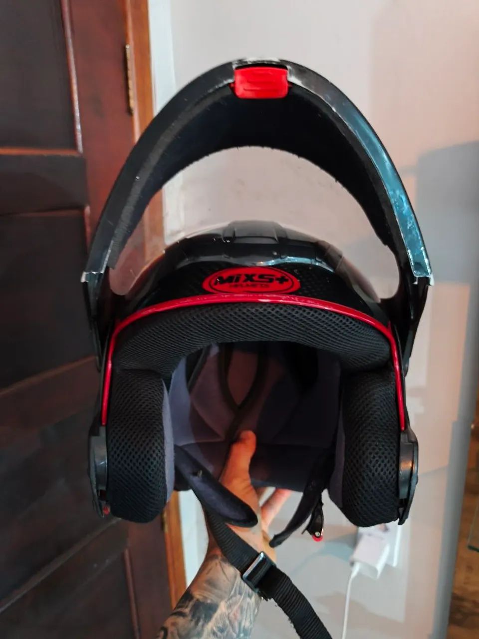 Capacete escamoteável 