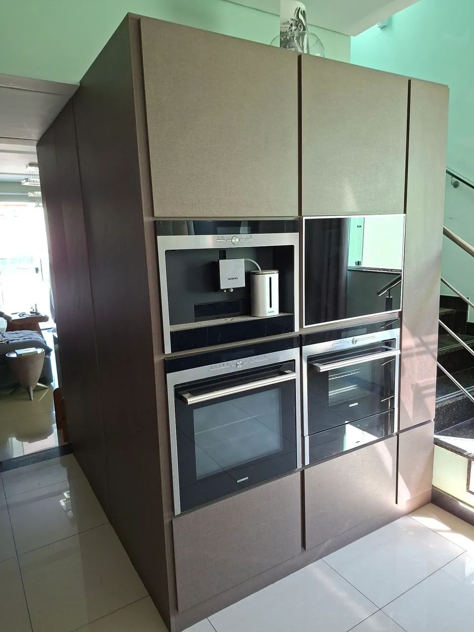1 cafeteira . 1 forno. 1 forno a vapor 1 aquecedor de alimentos. Incluido armario grátis.  - Foto 5