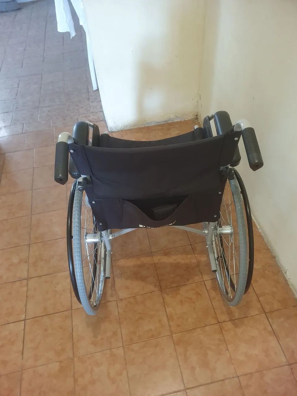 Cadeira de rodas nova 
