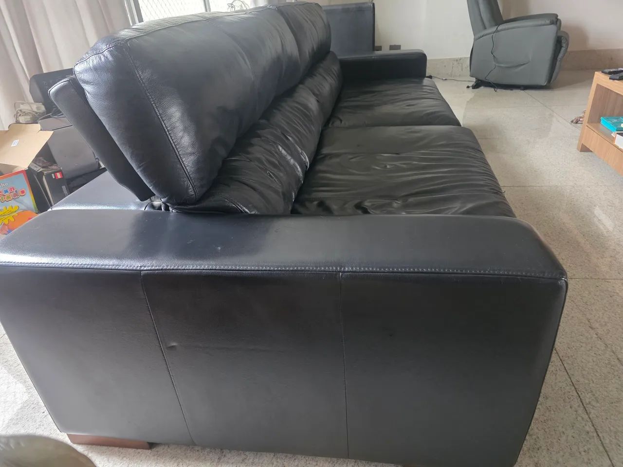 Sofá de couro, retrátil, 4 lugares - Foto 2