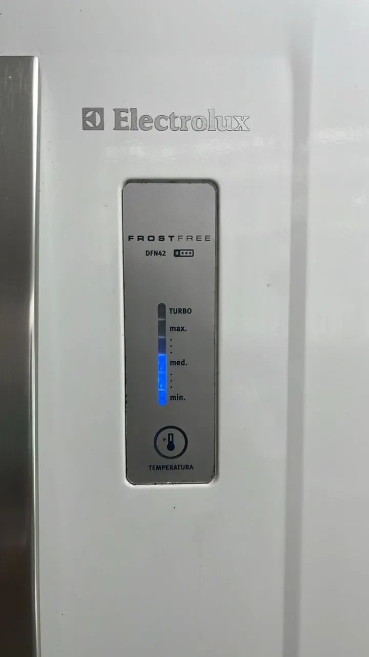 GELADEIRA SEMINOVA ELETROLUX 370 LITROS FROST FREE