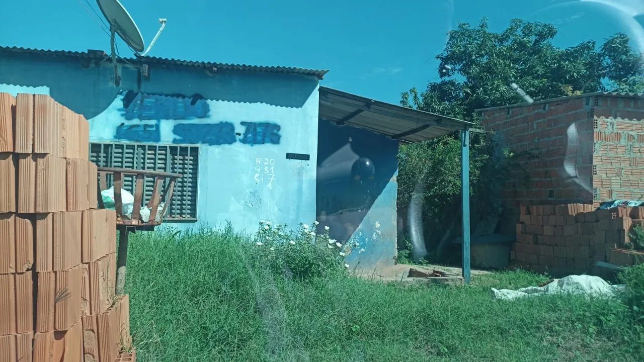 Vendo uma casa com.3 peças e um banheiro. - Foto 3