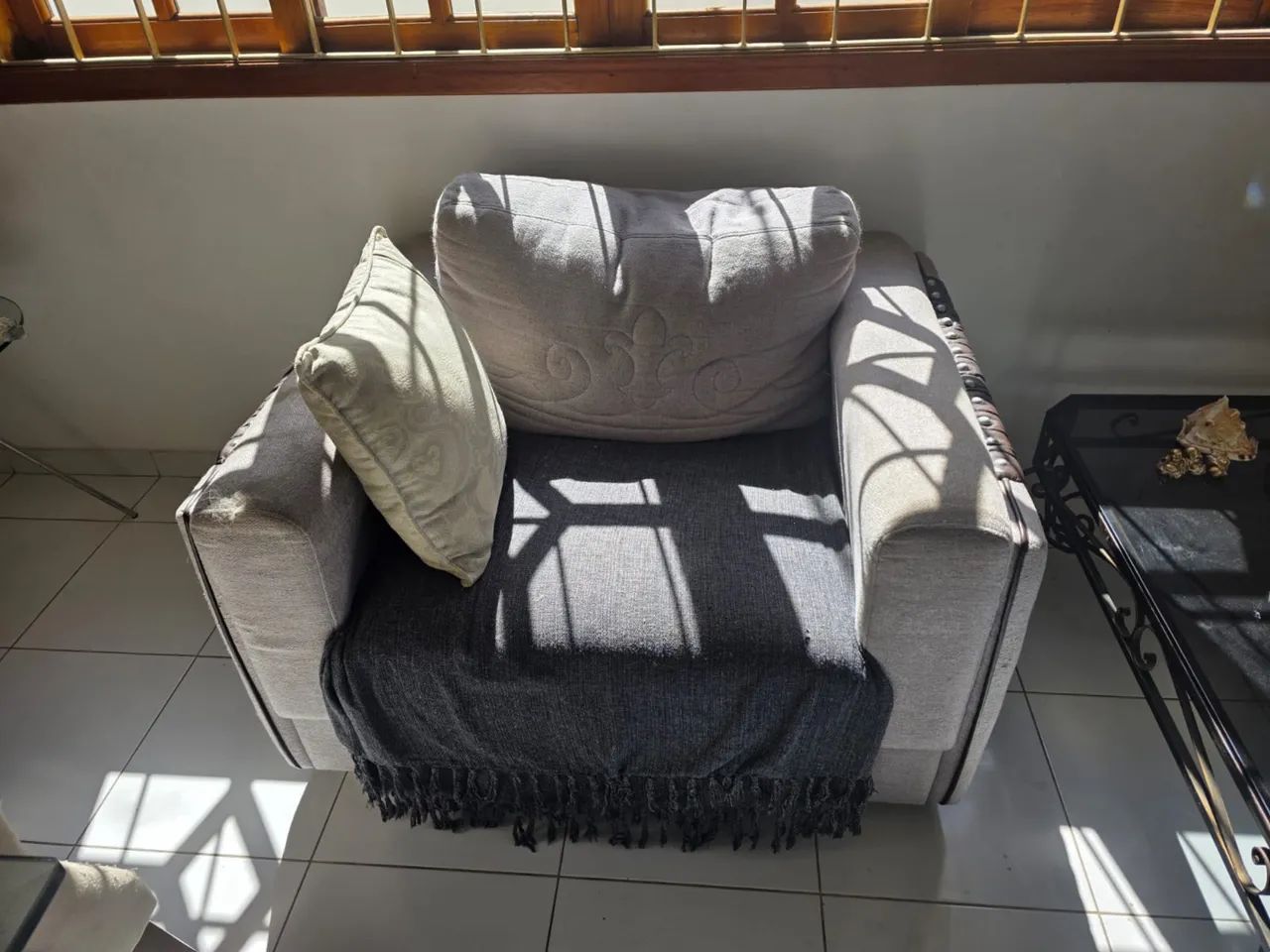 Vendo sofá e poltrona 