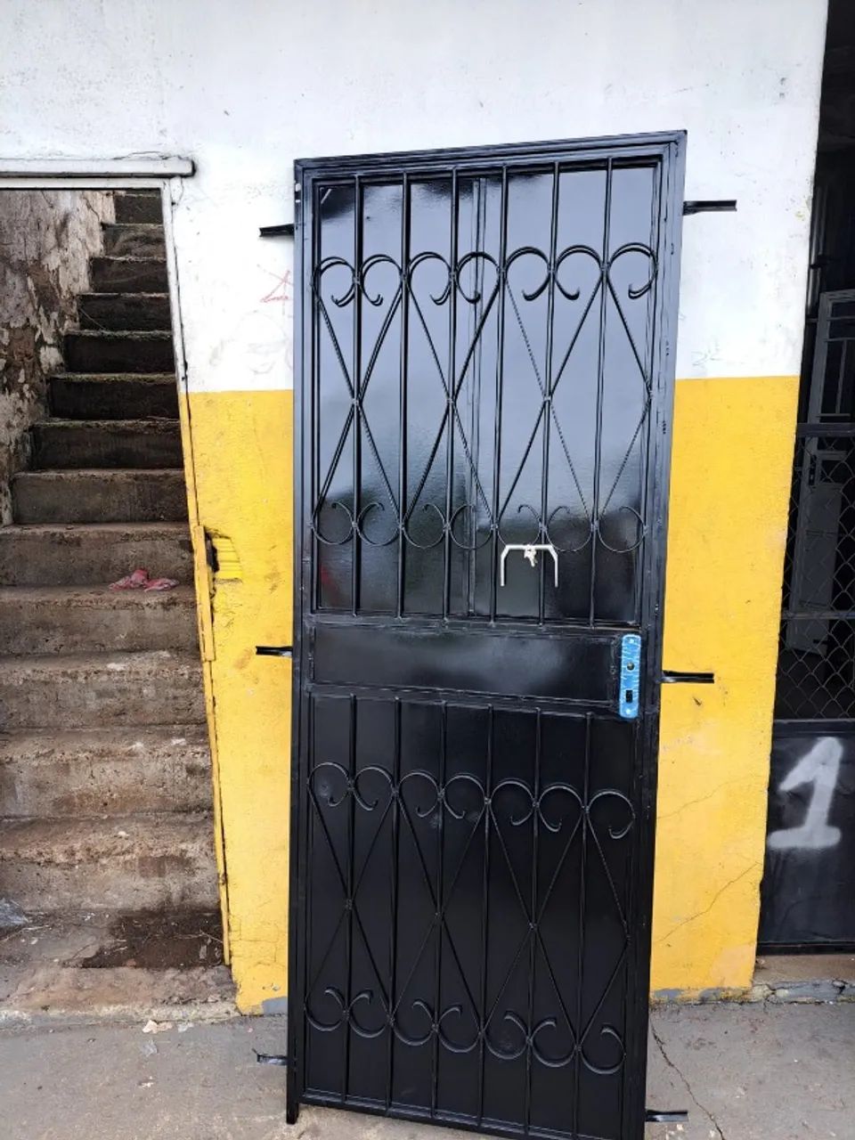 porta de ferro R$ 450  s/v - Foto 3