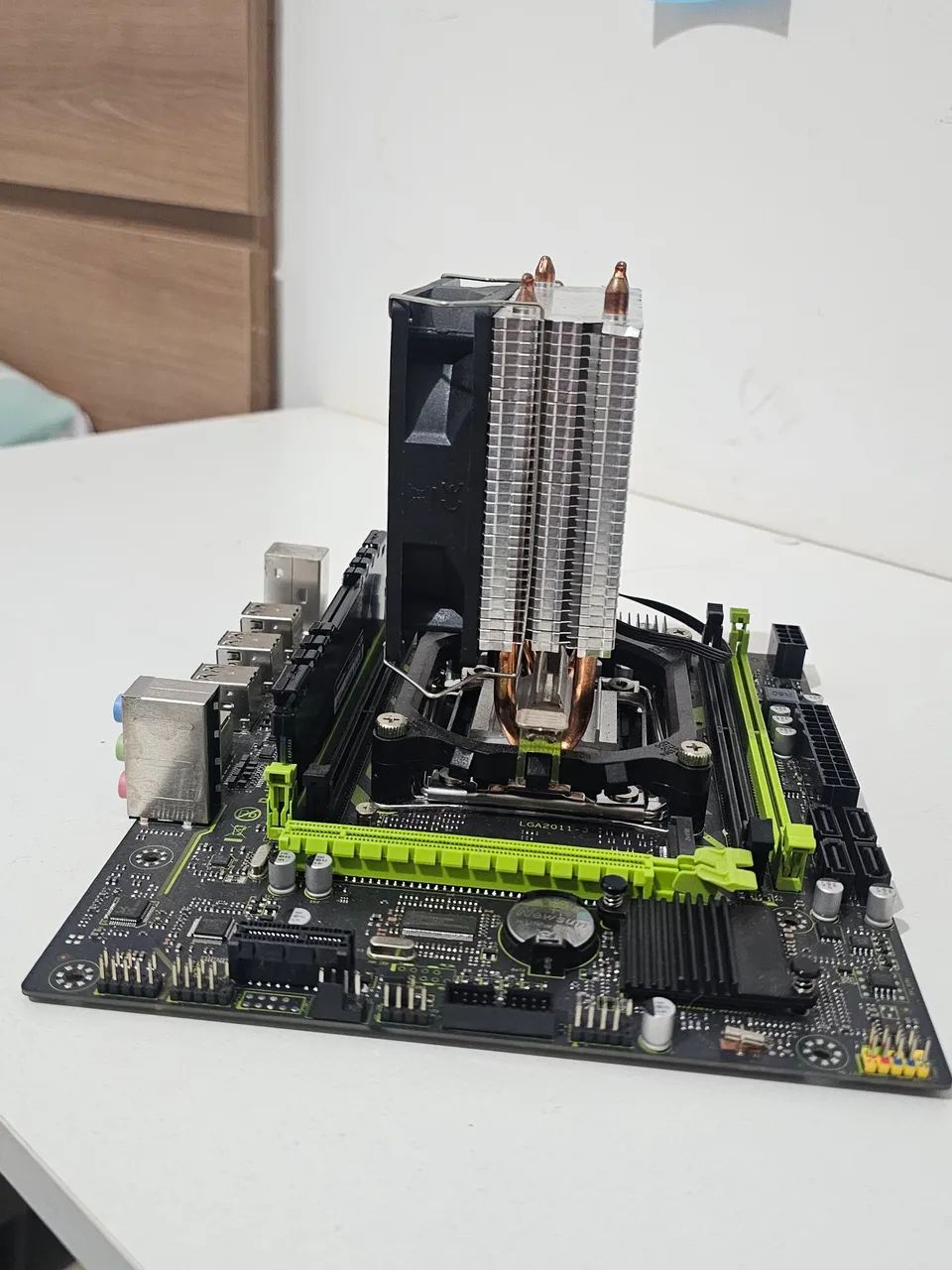 Xeon 2620v3 + X99 + 16gb RAM DDR4 2333MHz
